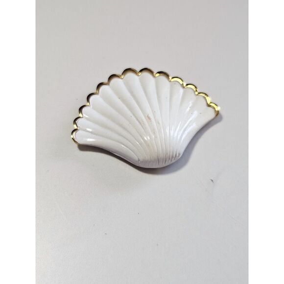 Direction One white and gold tone shell pendant - Picture 8 of 10